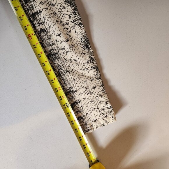 The People Vs Snakeskin Low Rise Jeans Rascal New NWT Size 8 Animal Print Skinny - Picture 9 of 10